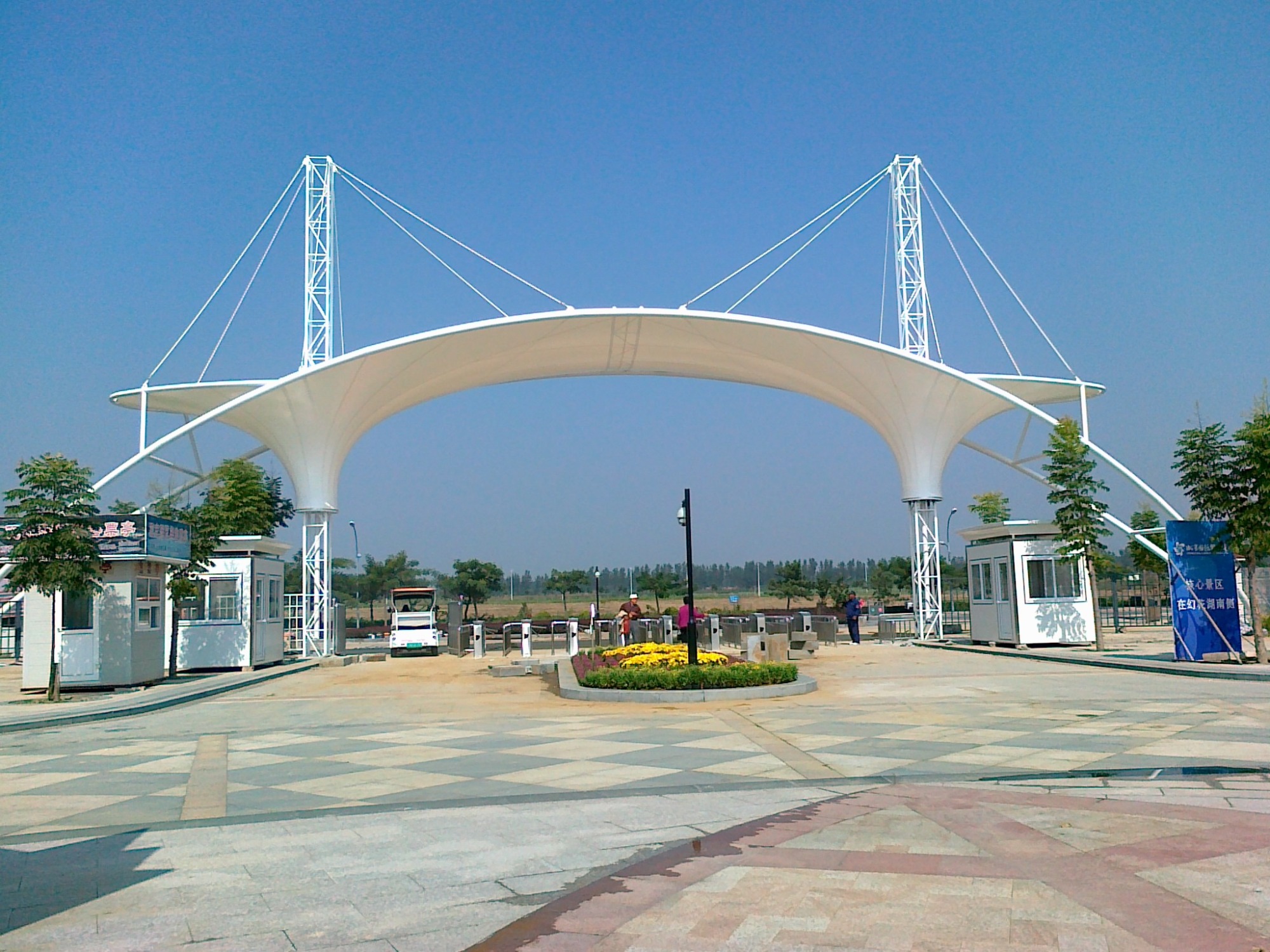 【高抗風(fēng)抗壓膜結(jié)構(gòu)】膜結(jié)構(gòu)機(jī)場(chǎng)餐館遮陽雨